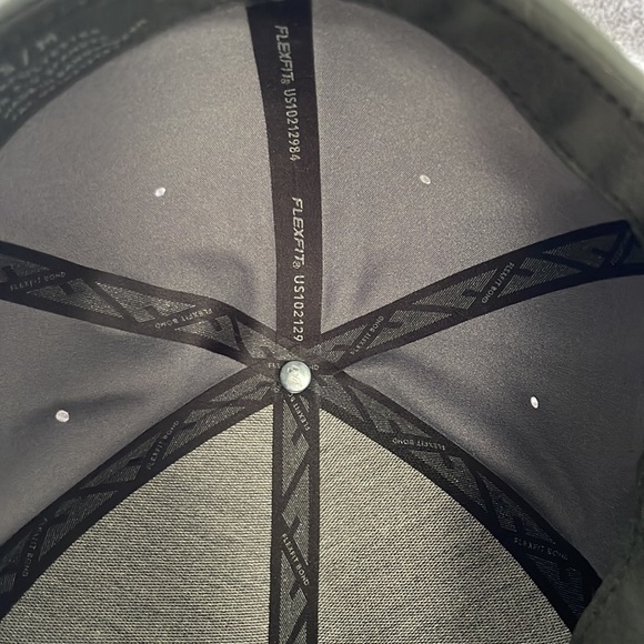 LUCID MOTORS GRAY STRETCH FITTED HAT - Picture 7 of 9